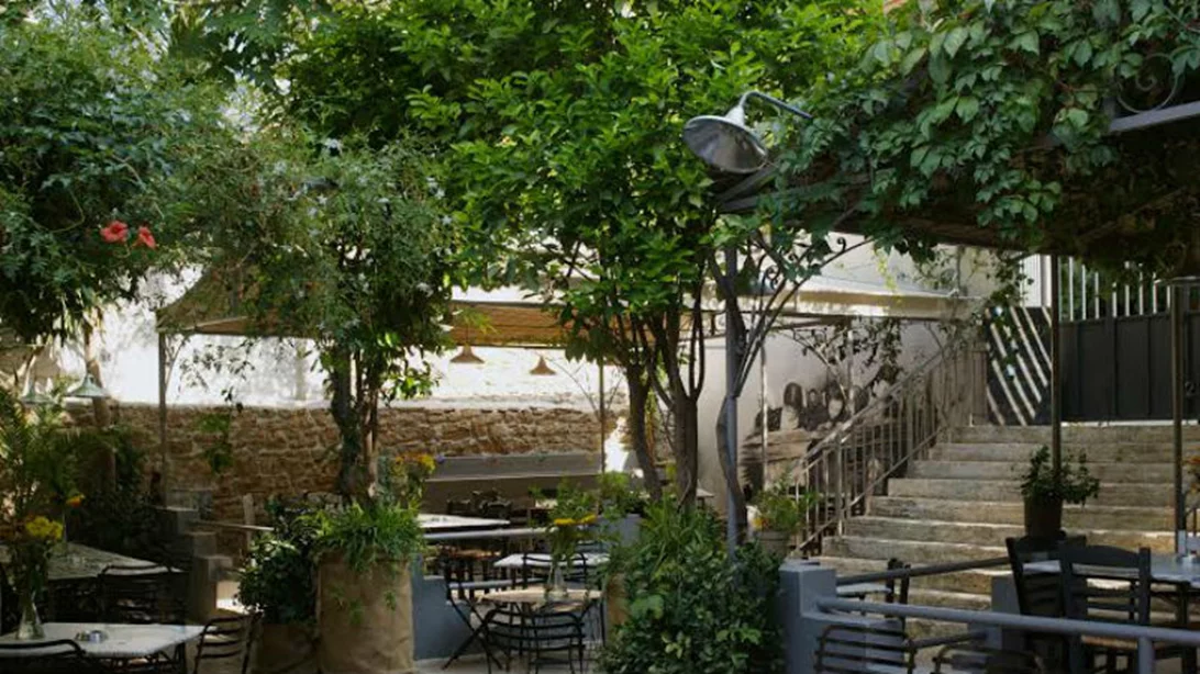 4 μέρη για να φας με ένα εικοσάρικο στην τσέπη